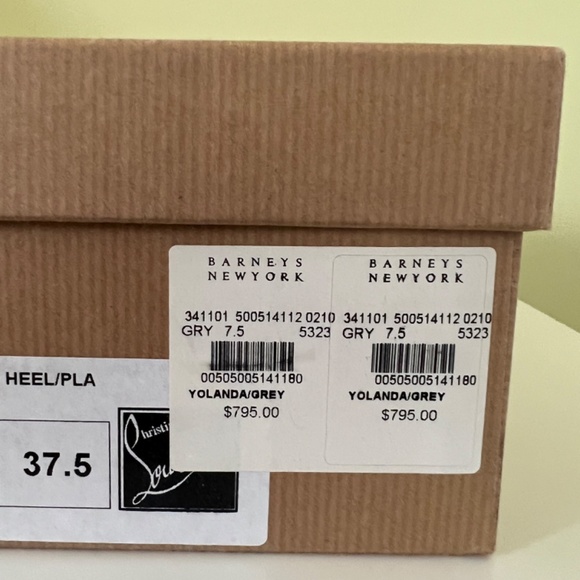 Christian Louboutin - Picture 4 of 6